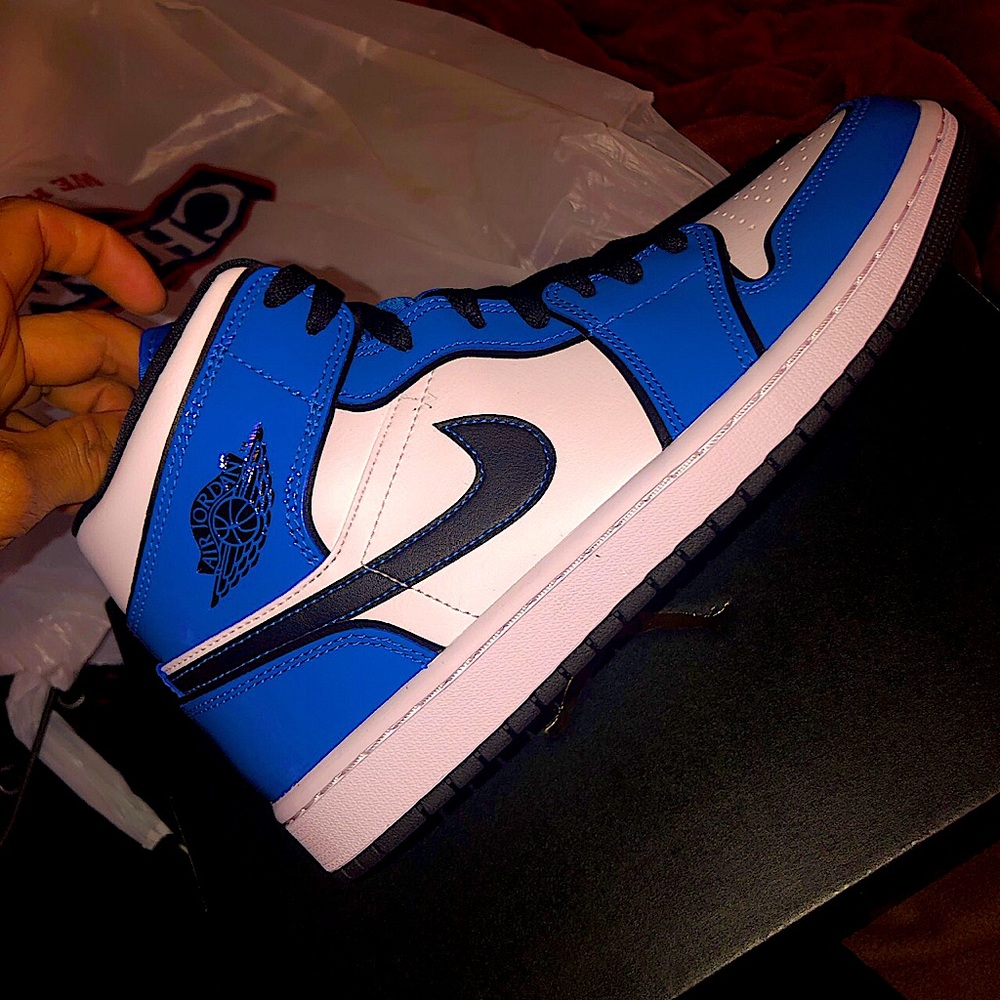 Jordan 1 Signal blue SE